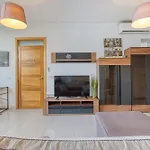 Διαμέρισμα Lovely Mellieha With Stunning Terrace & Views By 360 Estates