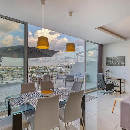 Lovely Mellieha With Stunning Terrace & Views By 360 Estates 아파트