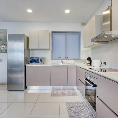 아파트 Lovely Mellieha With Stunning Terrace & Views By 360 Estates